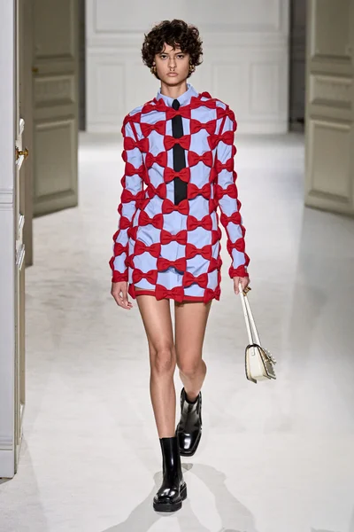 Look 27